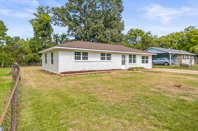 Front Yard - 14002 Creely Dr SW