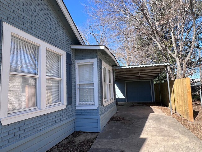 Building Photo - 215-Jennings ave