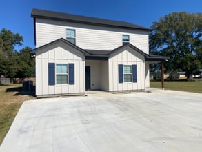 Building Photo - 102 Glade Blvd