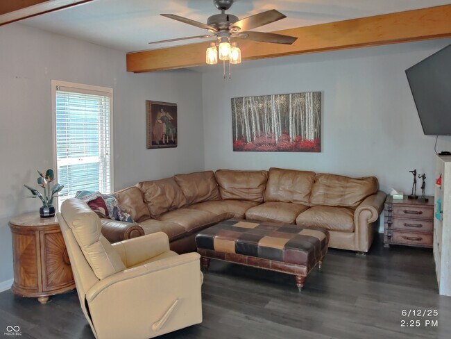 Foto del edificio - 121 N Main St