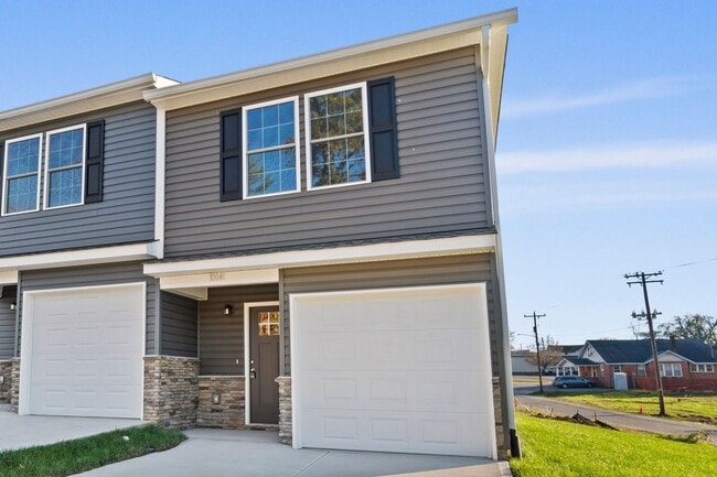 Photo - 1006 10th St NE House