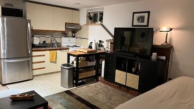 Building Photo - 475 Saint Clarens Av