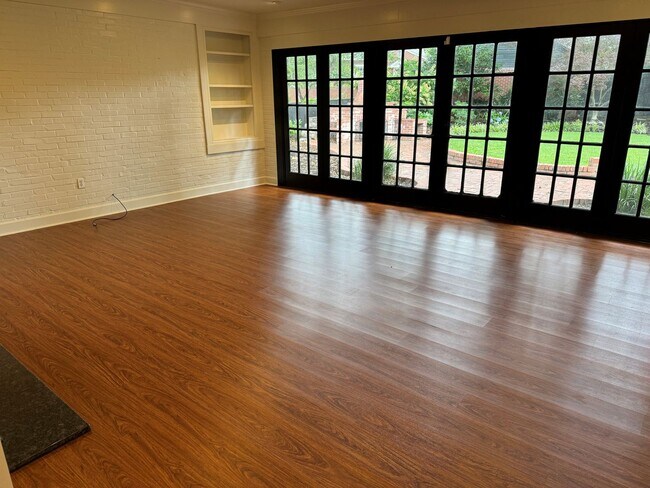Foto del edificio - Beautiful Mid-town home 2br/2ba, newly ren...