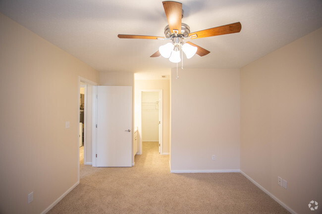 2BR, 1BA - 963 SF - Hermitage Hills Apartments