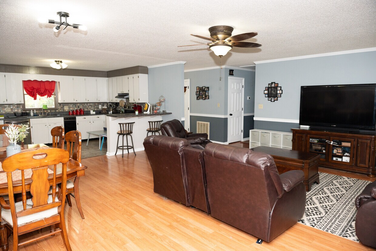 Foto principal - 122 Friar Tuck Ave