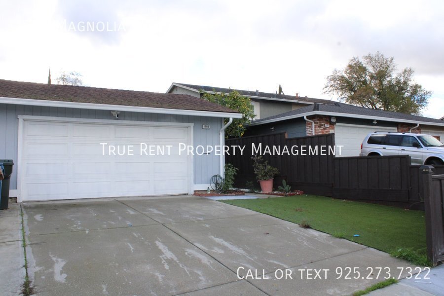 Primary Photo - Well Kept 3 Bed, 2 Bath Duet in Great Anti...