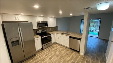 Building Photo - 5269 SW 40th Ave