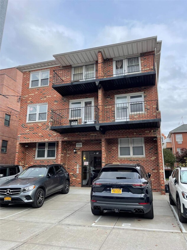 Foto principal - 41-45-45 149th St