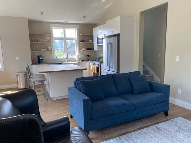 Foto del edificio - Furnished West Bend Home Available May-November