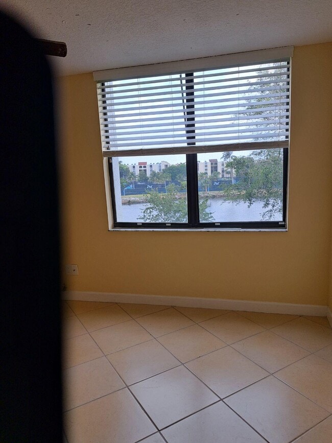 Building Photo - 820 Lavers Cir