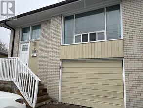 Building Photo - 211 Silverbirch Dr