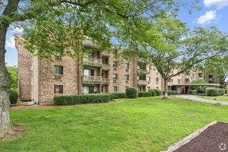 Building Photo - 1820 N Delany Rd