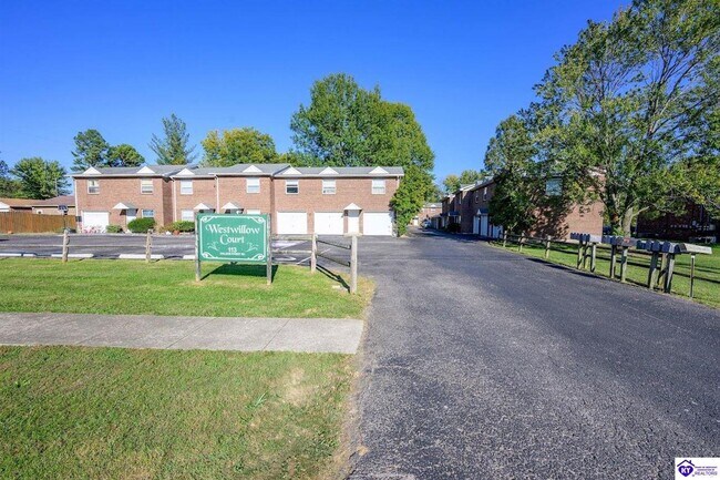 Building Photo - 113 College Street Rd