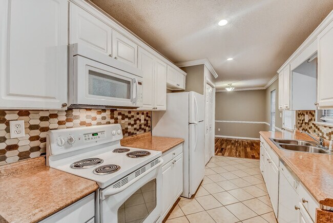 Building Photo - 3 Bedroom in McCalla