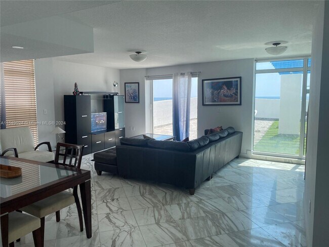Foto del edificio - 7600 Collins Ave