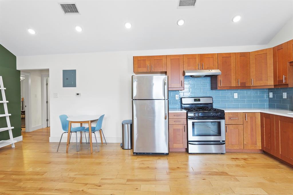 Primary Photo - 1307 E 52nd St