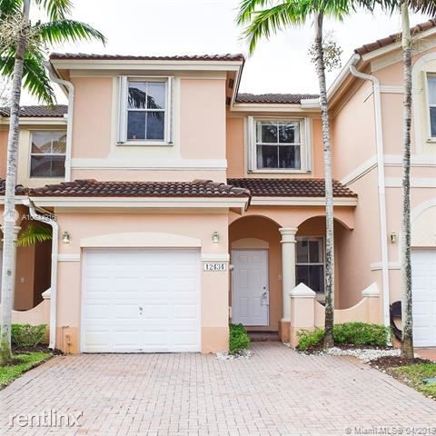 Foto principal - 3 br, 2.5 bath Townhome - KENDALL BREEZE