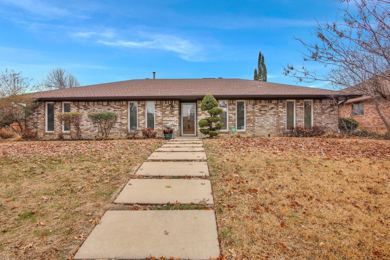 Updated West Plano Beauty! - Updated West Plano Beauty!