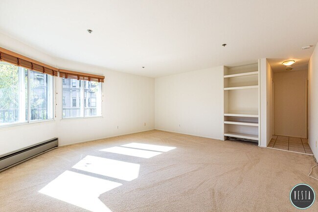 Building Photo - PREMIUM CORNER UNIT LOWER PACIFIC HEIGHTS ...