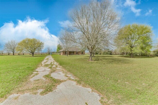 Building Photo - 16780 Warren Ranch Rd