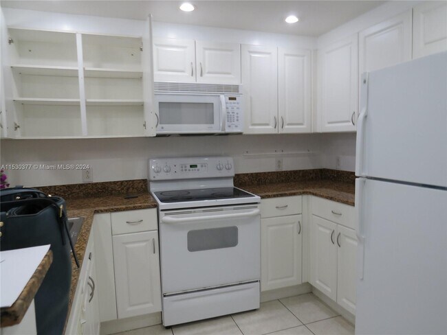 Building Photo - 215 SW 42nd Ave