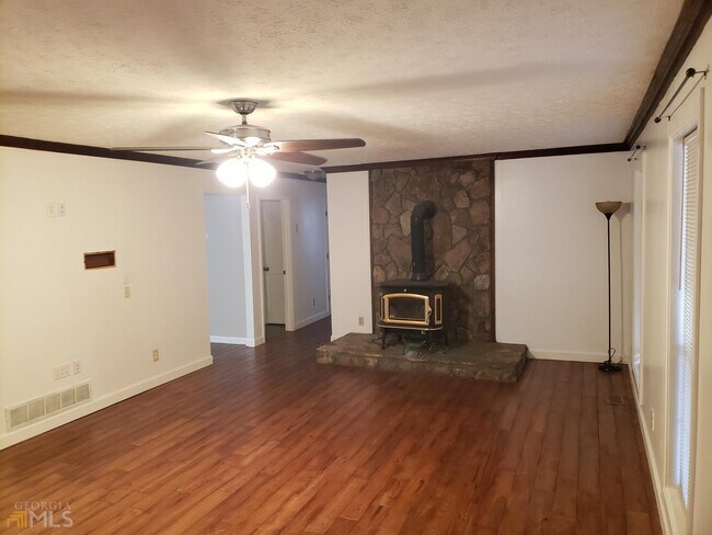 Building Photo - 5295 Ridge Rd