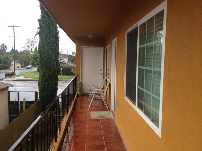 Foto del edificio - 5708 Woodman Ave