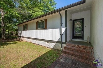 Building Photo - 205 Lake Placid Dr