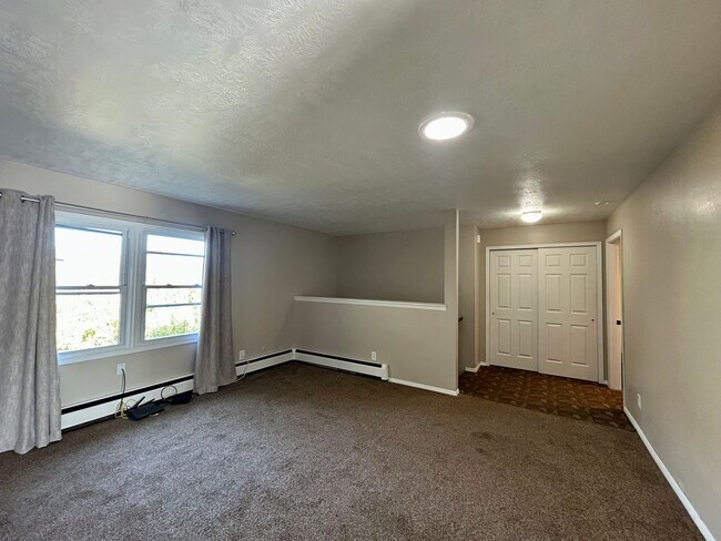Building Photo - 2701 E Scenic Ct