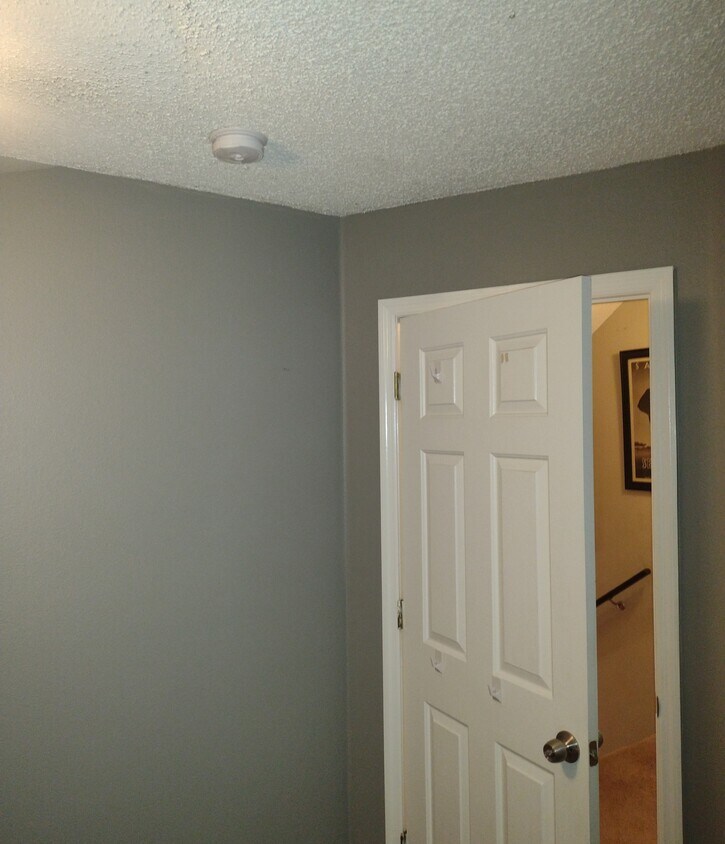 Furnished queen bedroom in a house - 6642 Summer Cove Dr