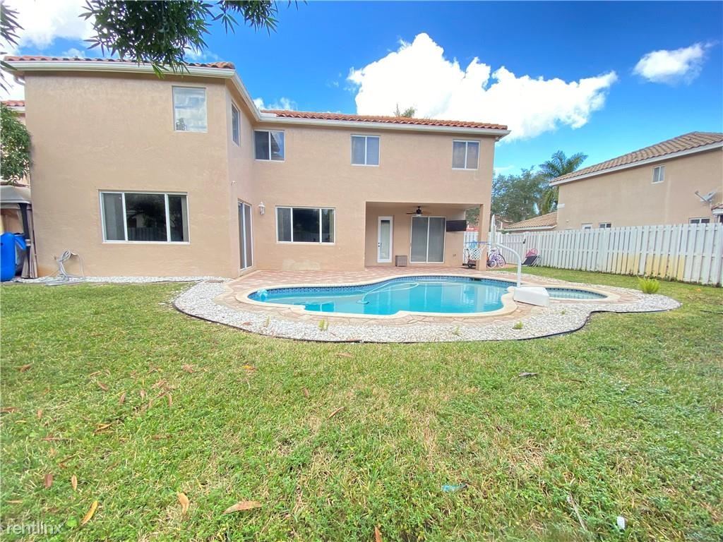 6 br, 4 bath House Windsor Palms House Rental in Miramar, FL