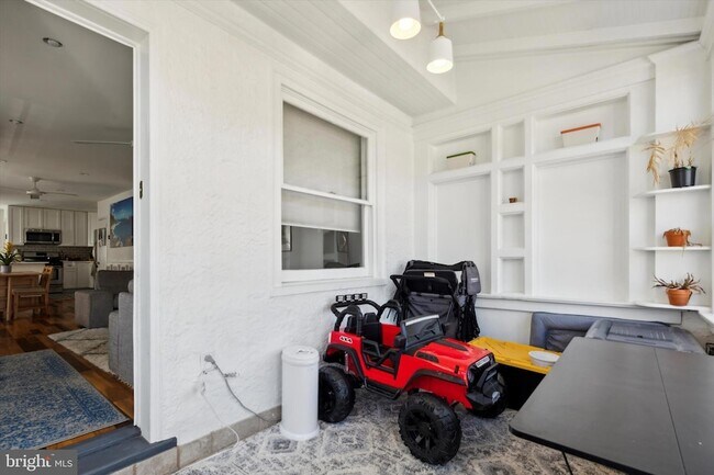 Foto del edificio - 322 Woodbine Ave