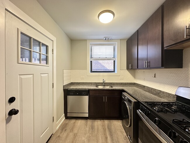 Building Photo - 1122 Maple Ave