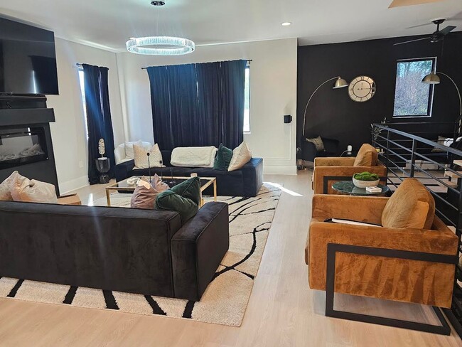 Photo - 400 E Pontotoc Ave Apartment