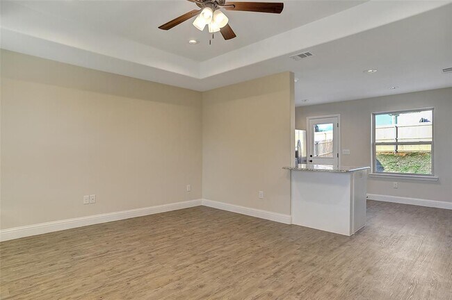 Foto del edificio - 907 N Barrett Ave