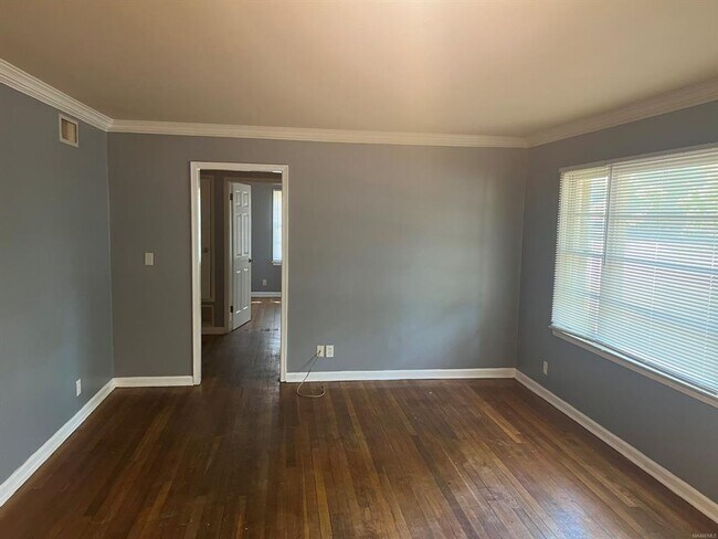 Building Photo - 2737 Chevy Chase Dr