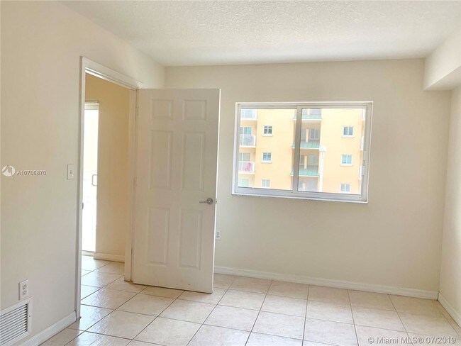 Foto del edificio - 2475 NW 16th St Rd