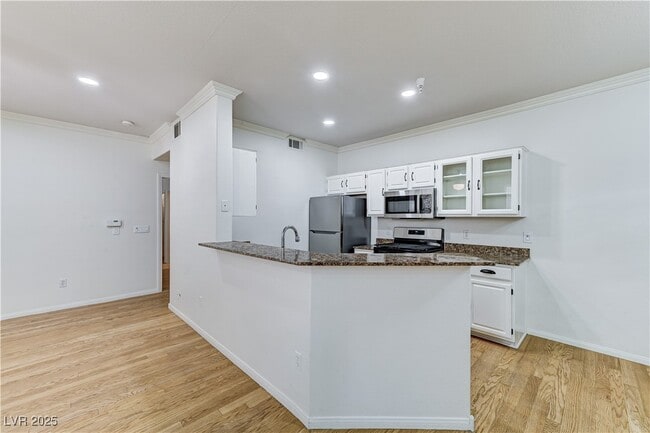 Building Photo - 5855 Valley Dr