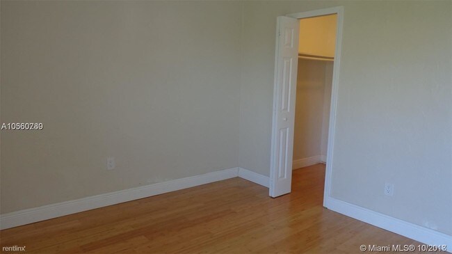 Building Photo - 2 br, 2 bath  - 6900 N Kendall Dr Apt A408