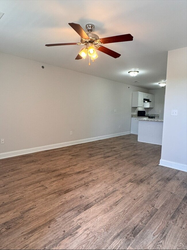 Foto del edificio - Inquire today on how to get FREE rent!