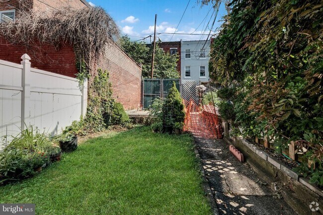 Building Photo - 2441 Fairmount Ave