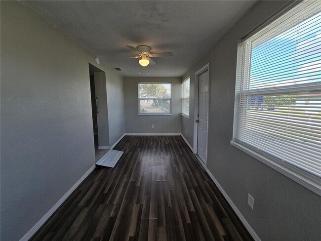 Building Photo - 246 W Bay Ave