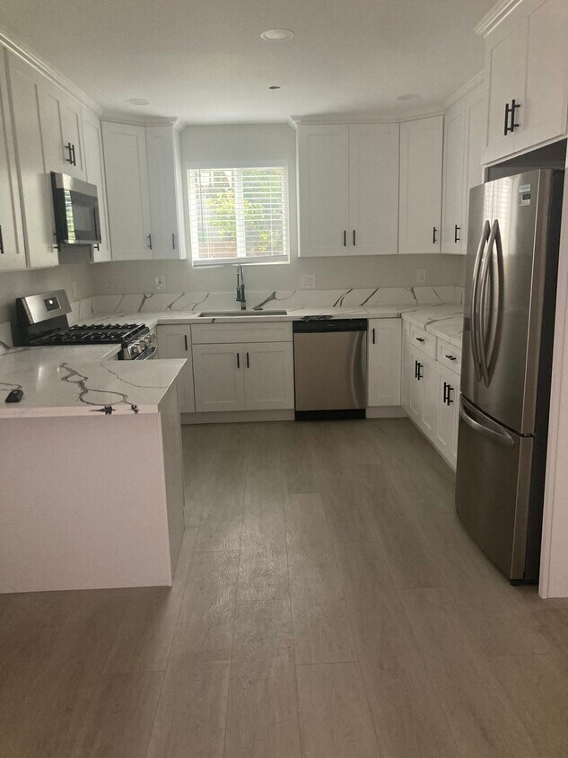 Kitchen - 408 Sierra St