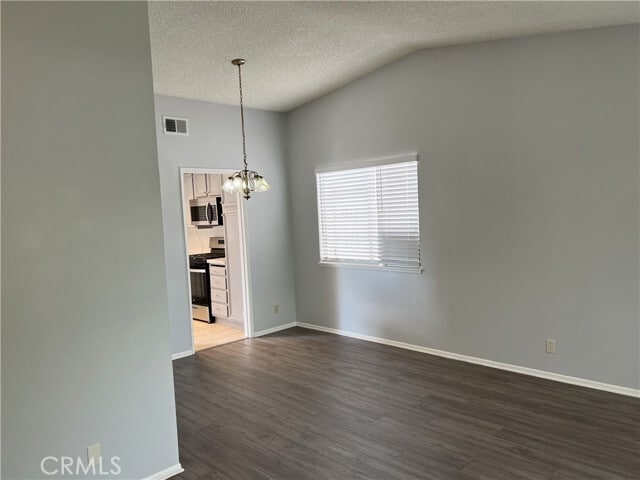 Foto del edificio - 44017 Kirkland Ave