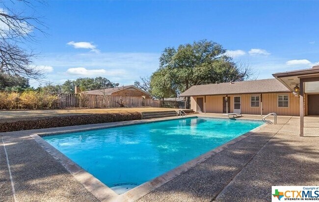 Building Photo - 2903 Pecan Dr