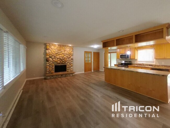 Building Photo - 3607 Robinwood Terrace