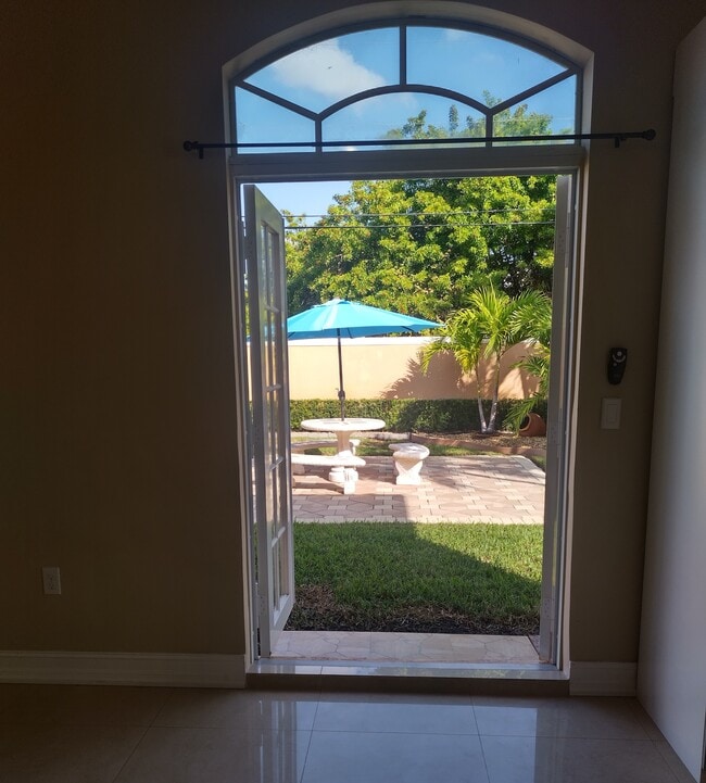 Foto del edificio - 9845 NW 27th St