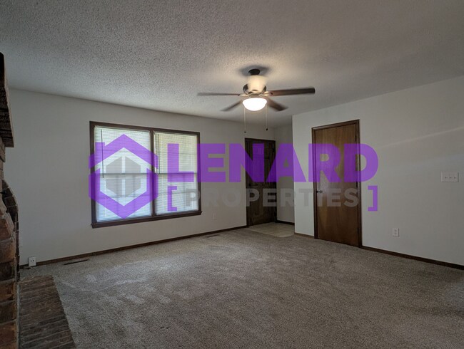 Foto del edificio - 2111 S Western Ave