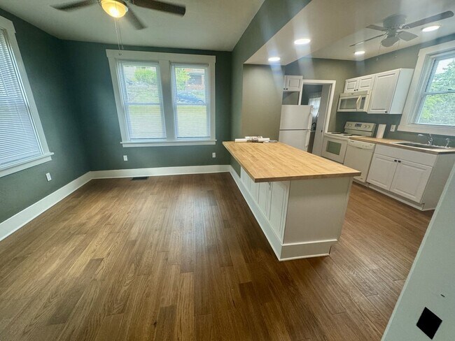 Photo - 931 Baldwin St Apartment