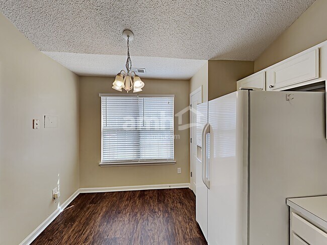 Building Photo - 4650 Grove Ct